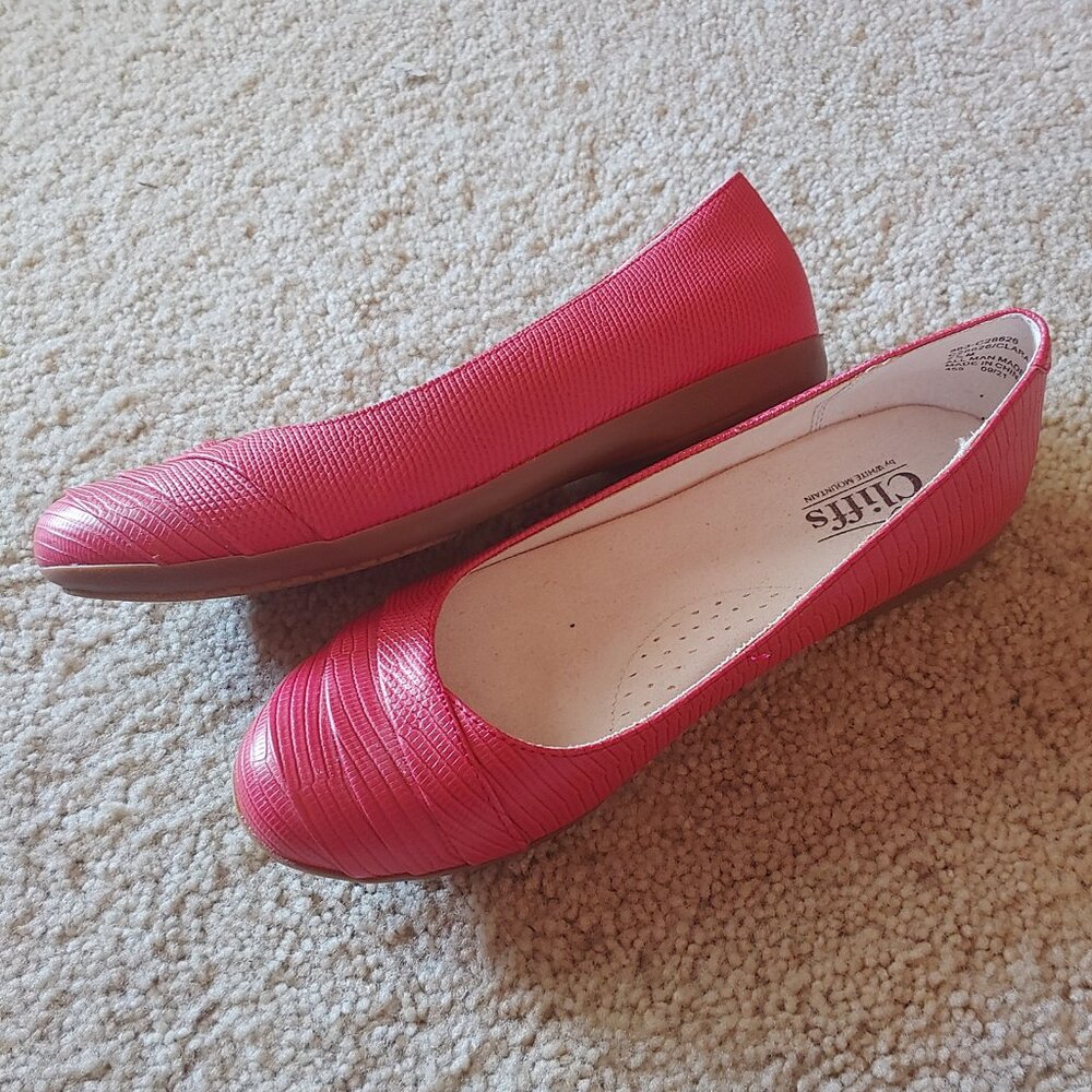 Cliffs by White Mountain Clara Flats Womens Shoes Red Size 7.5 M